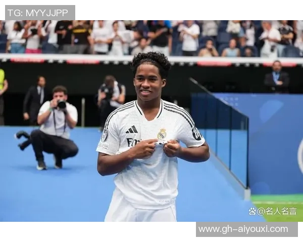 全球足坛巅峰之争:2025年十大足球球星排行榜揭秘 全球足坛巅峰之争:2025年十大足球球星排行榜揭秘